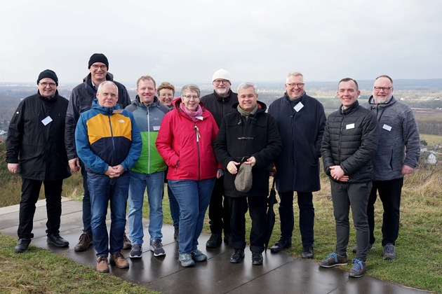 Eine Region im Wandel - Paderborner Erzbischof Dr. Udo Markus Bentz besucht Gläubige zwischen Lippe und Ruhr im Dekanat Unna