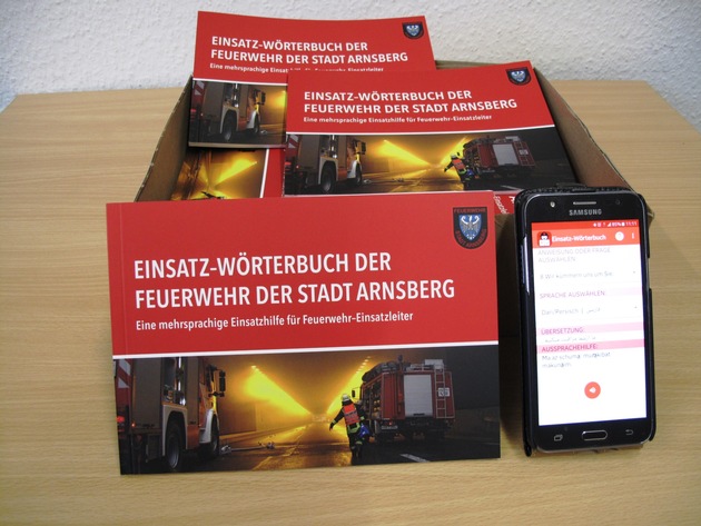 FW-AR: Einsatzwörterbuch der Feuerwehr Arnsberg jetzt in 3. Auflage: Wichtige Hilfe für sprachliche Verständigung am Einsatzort