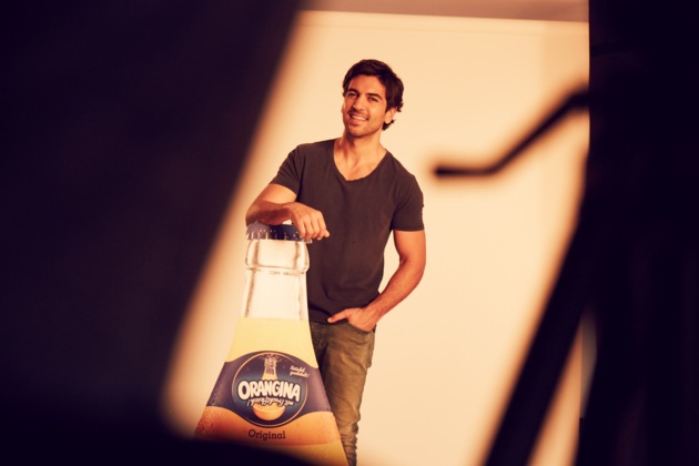 Neue Kampagne: Elyas M&apos;Barek schüttelt für Orangina
