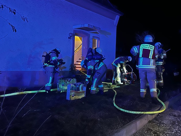 FW Menden: Brennender Gasofen sorgt für Feuerwehreinsatz
