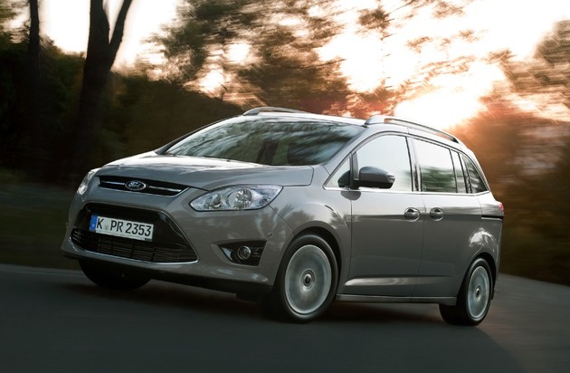 Ford-Werke GmbH: Ford C-MAX Sieger beim "DEKRA Gebrauchtwagenreport" in der Kategorie "Vans" (FOTO)