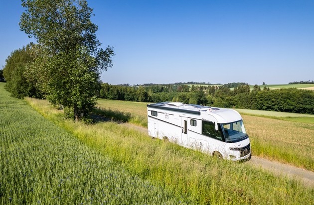 FRANKIA-GP GmbH: Autarkiewunder FRANKIA PLATIN im neuen Design / Luxusliner auf Mercedes-Benz jetzt mit noch mehr Charakter, Power und Komfort