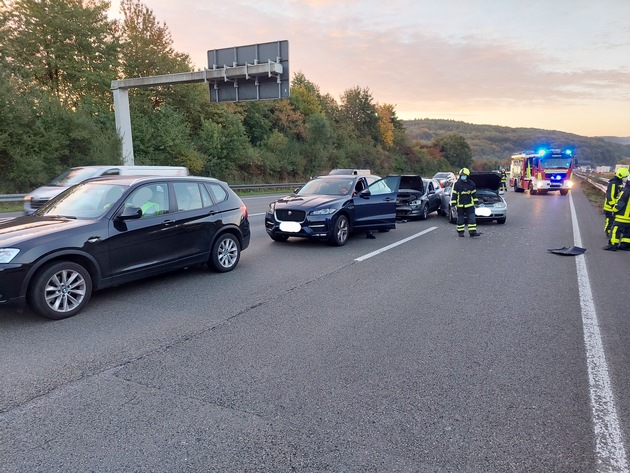 FW-EN: Verkehrsunfall auf der A 1 zwischen Wuppertal Langerfeld und dem Kreuz Wuppertal Nord