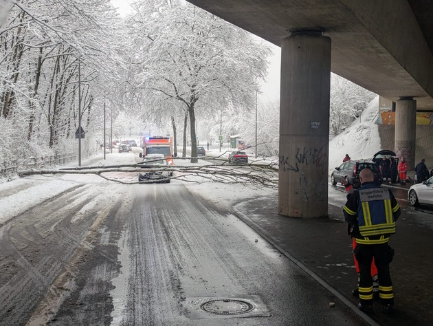 FW-MK: Schneetief &quot;Charly&quot; sorgt für viel Arbeit