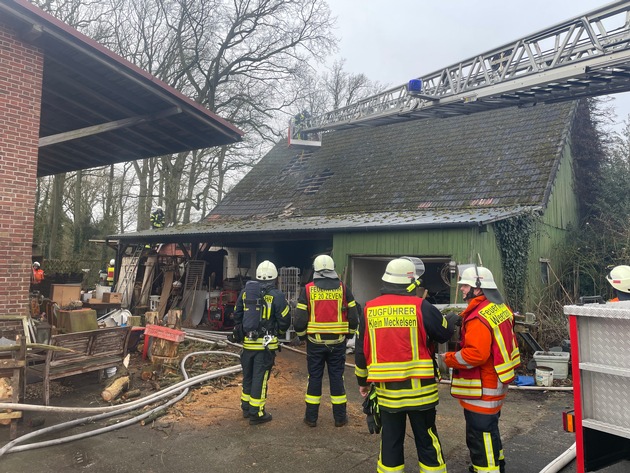 FW-ROW: Landwirtschaftliches Gebäude gerät in Brand