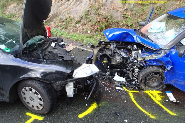 FW-PL: 2 Verkehrsunfälle, ein Kleinbrand und eine Ölspur innerhalb von zweieinhalb Stunden