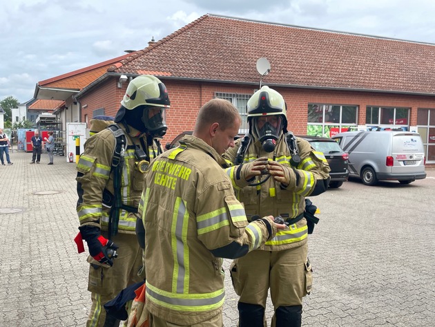 FW Lehrte: Zwei Feuerwehreinsätze im Stadtgebiet Lehrte zur selben Zeit