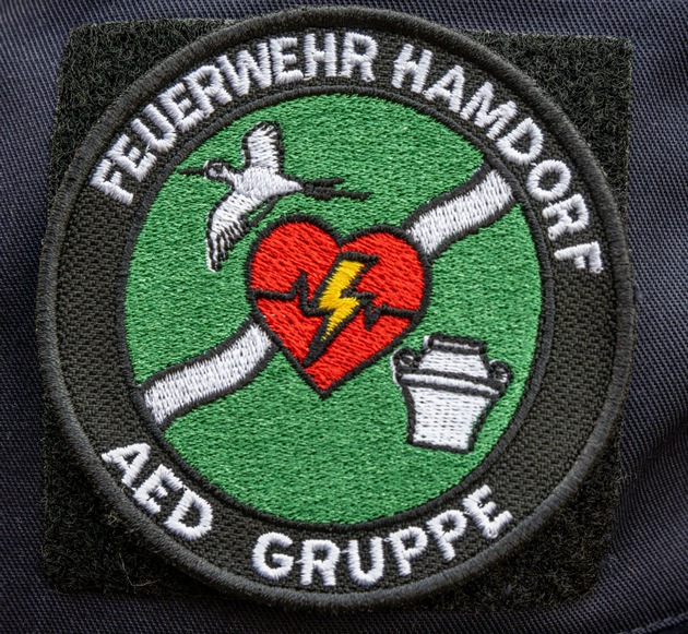FW-RD: Feuerwehr Hamdorf startet AED-Projekt zur Lebensrettung