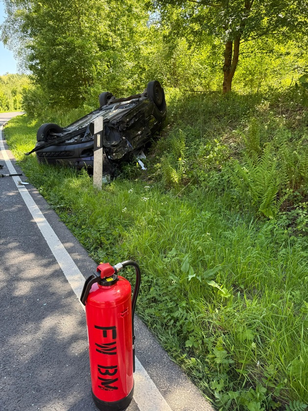 FW Bergheim: Vier Verletzte nach Verkehrsunfall in Bergheim Frontalzusammenstoß auf der Landstraße 93 bei Oberaußem