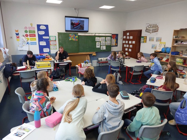 FW Menden: Brandschutzerziehung im Kindergarten und in der Grundschule Schwitten