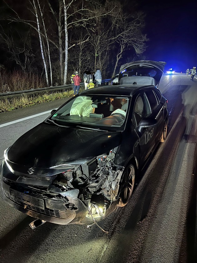 FW-EN: Serie von Containerbränden und Verkehrsunfall halten Einsatzkräfte in der Nacht in Atem