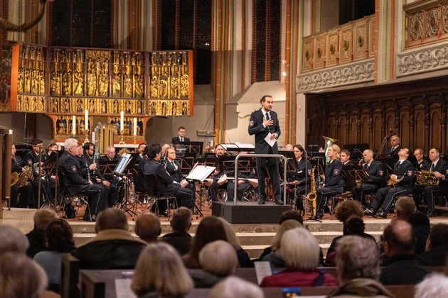 POL-LG: ++ Advents-Benefizkonzerts ein voller Erfolg ++ musikalischer Hochgenuss &amp; herausragende Spende für die Arbeit der Kriminalprävention ++ mehr als 3.800 Euro für die Gewaltprävention ...