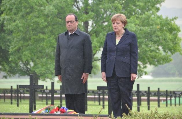 Volksbund Deutsche Kriegsgräberfürsorge e. V.: 100 Jahre Schlacht um Verdun / Merkel und Hollande gedenken der Gefallenen auf deutscher Kriegsgräberstätte Consenvoye