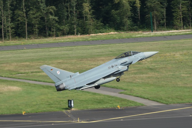 Die Bundeskanzlerin beim 
Taktischen Luftwaffengeschwader 31 &quot;Boelcke&quot;