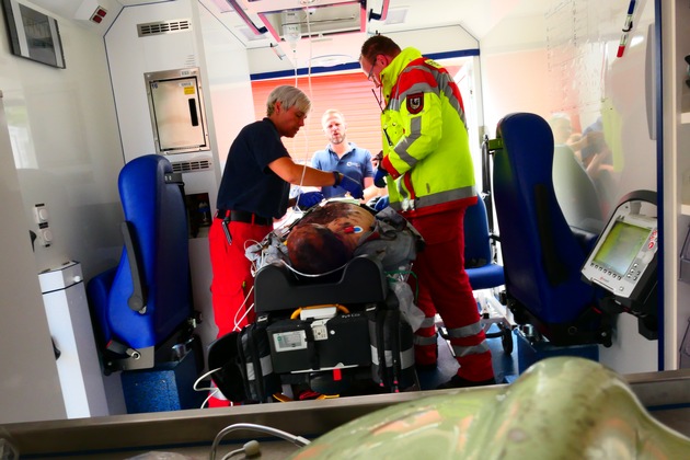 FW-HAAN: Ausbildungstag fördert Zusammenarbeit von Rettungsdienst, Feuerwehr und Krankenhaus
