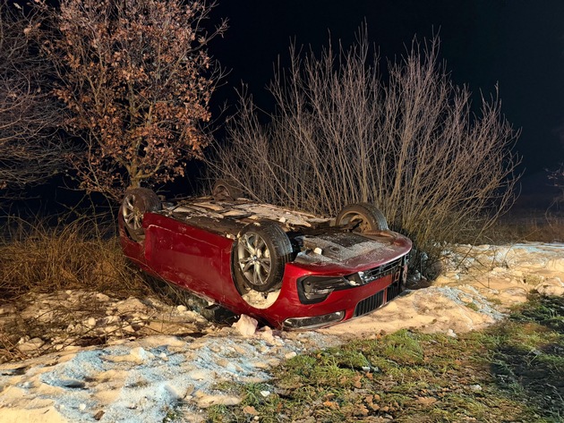 FW-ROW: Zwei PKW überschlagen