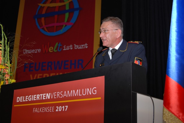 Vielfältig und bunt: Feuerwehr vereint Menschen / Gemeinsame Delegiertenversammlung von Feuerwehrverband und Jugend