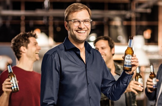 Warsteiner Brauerei: Anstoß: Jürgen Klopp läuft für Warsteiner Alkoholfrei auf / Mit von der Partie: Drei Profis mit individuellen Stärken im Geschmack