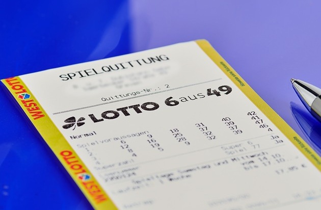 WestLotto: Zwei Millionäre bei LOTTO 6aus49 / 4,9 Millionen-Jackpot im Kreis Paderborn geknackt