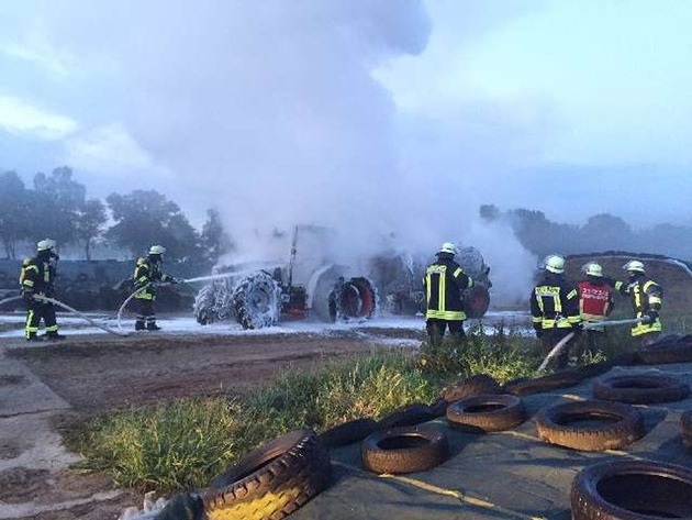 POL-STD: Traktor und Gülleanhänger durch Feuer stark beschädigt