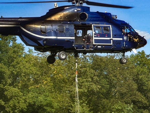 BPOLD 11: Hubschrauber der Bundespolizei unterstützten am Wochenende in Sachsen-Anhalt bei der Waldbrandbekämpfung