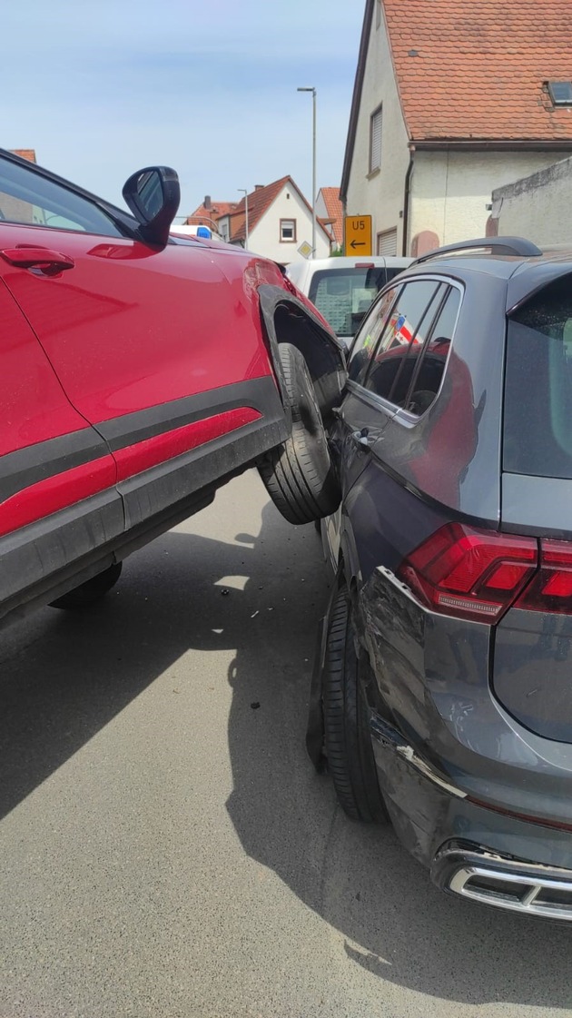 POL-PDNW: Verkehrsunfall mit hohem Sachschaden