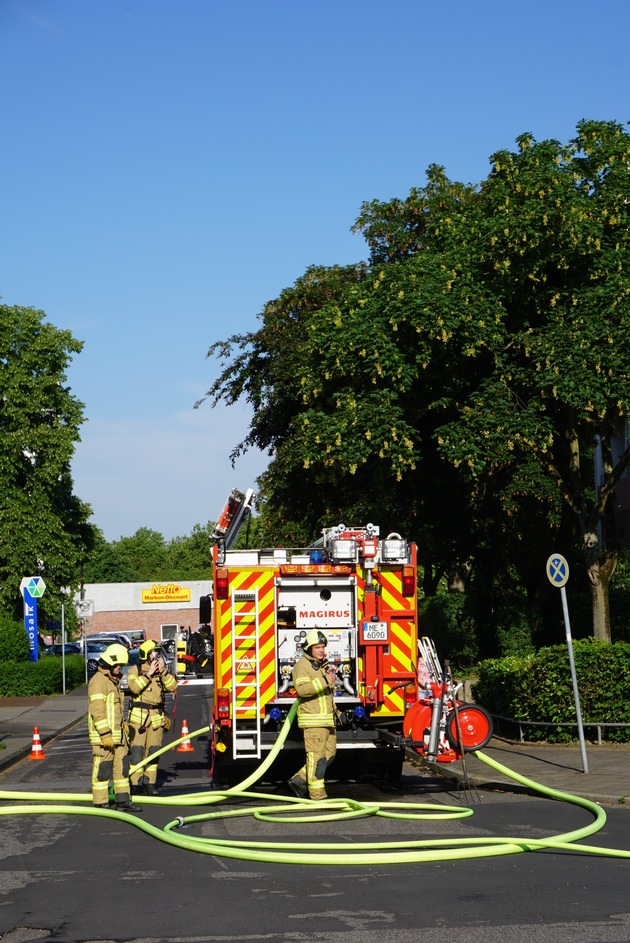 FW Ratingen: Brand in Müllwagen - Personal reagiert goldrichtig (bebildert)