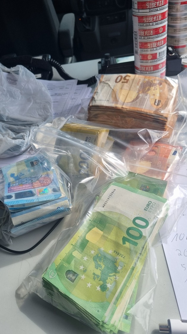 POL-DO: Polizei stellt fast 7000 Dosen illegalen Snus-Kautabak und 40.000 Euro Bargeld bei Verkehrskontrolle sicher