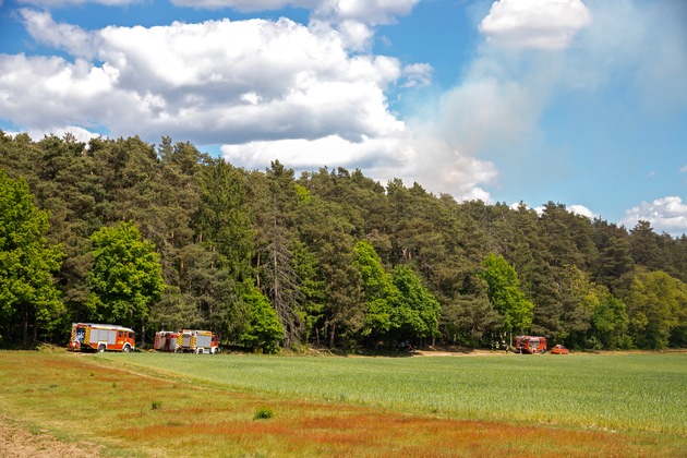 FW LK Neunkirchen: Großer Waldbrand auf dem Kleinen Hirschberg bei Neunkirchen-Kohlhof