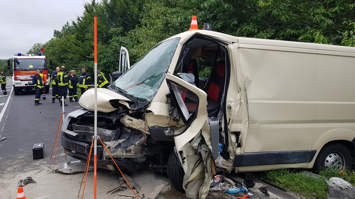 POL-HM: Folgemitteilung zur Erstmeldung &quot;Verkehrsunfall mit Schwerverletzten - B83 bei Hameln derzeit voll gesperrt&quot;