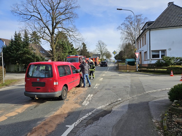 FW-EN: Verkehrsunfall auf Deller Straße
