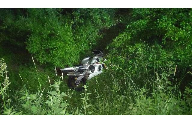 POL-STD: 47-jähriger Motorradfahrer bei Unfall schwer verletzt - Polizei sucht Zeugen, 15-jähriger Betrunkener randaliert auf Buxtehuder Wache - zwei Polizisten leicht verletzt ++ Rufnummer geändert ++