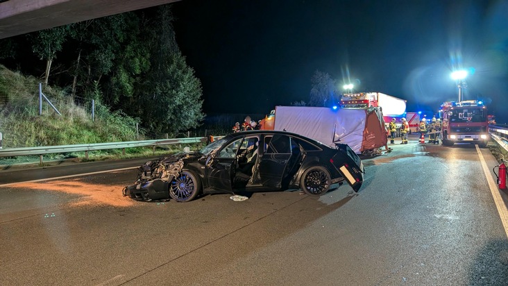 FW-ROW: Transporter liegt nach Unfall quer auf der A1