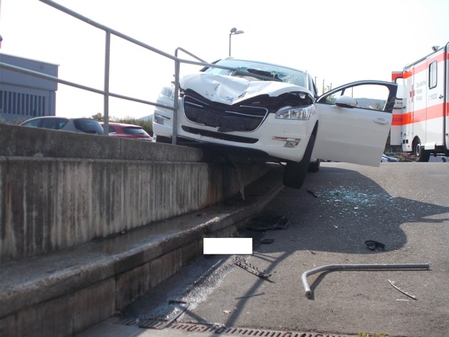 POL-PDNW: Verkehrsunfall am Globus