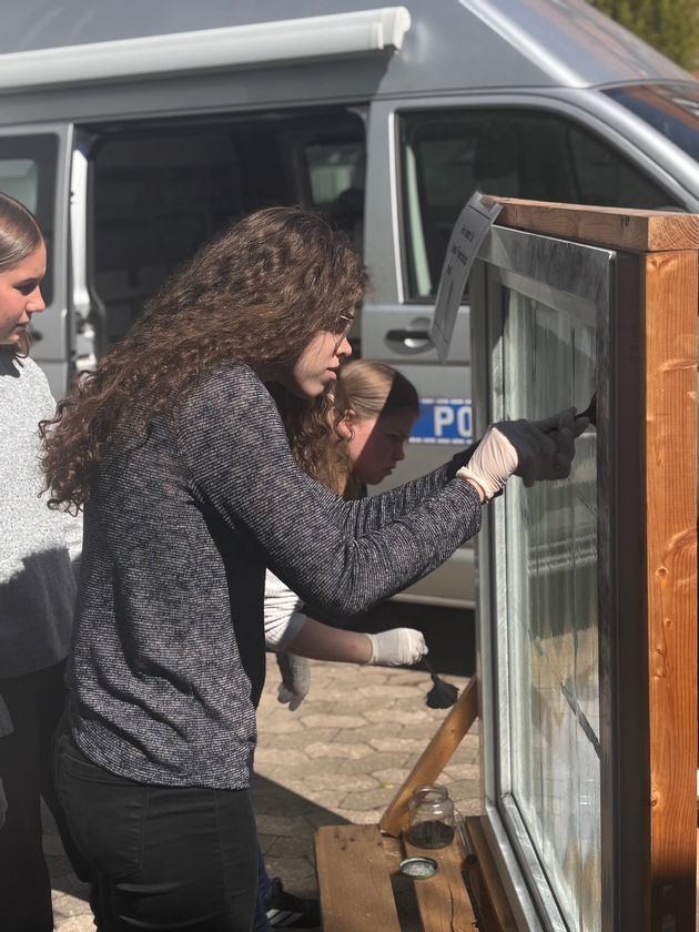 POL-NOM: Blaulicht, Spurensuche und Zukunftspl&auml;ne: 75 Kinder beim Zukunftstag der Polizei