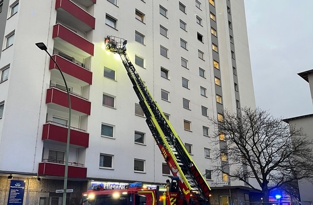 FW Bremerhaven: Brand in einem Hochhaus in Bremerhaven