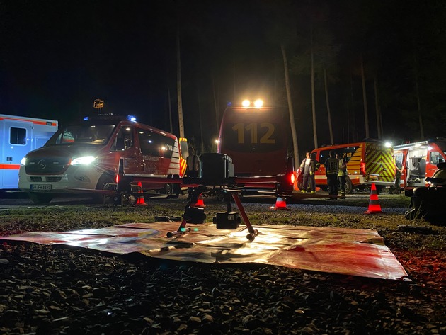FW Kreis Soest: Waldbrand am Möhnesee / 250 Einsatzkräfte aus dem Kreis Soest bis in die Nacht im Einsatz
