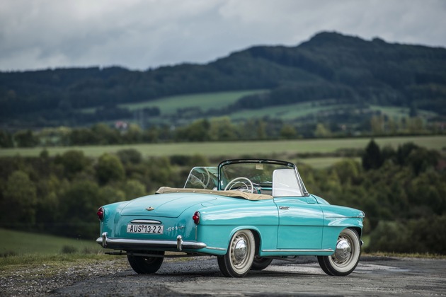 Jubiläum für den SKODA 450: Vorgänger des FELICIA-Cabriolets feiert 60. Geburtstag (FOTO)