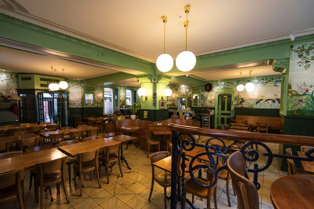 ICOMOS kürt historisches Hotel/Restaurant des Jahres 2017: Preisträger sind das Hotel Militärkantine in St. Gallen und die Brasserie Le Cardinal in Neuenburg