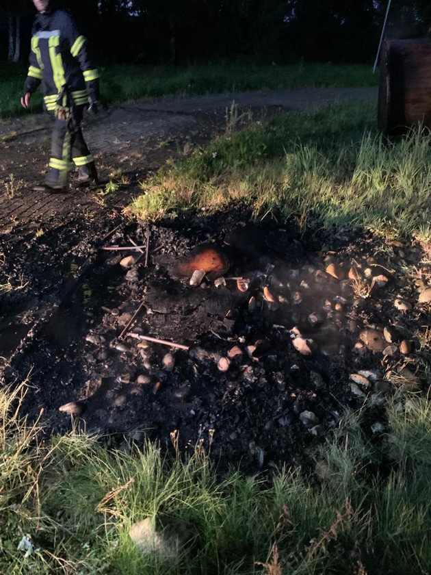 FFW Schiffdorf: Vermeintlicher Flächenbrand entpuppt sich als gescheitertes Grillen