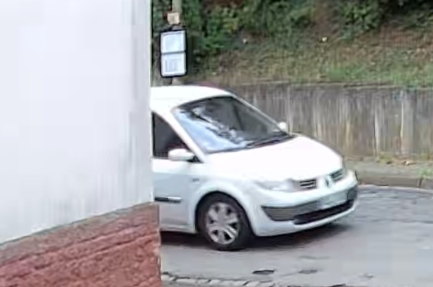 POL-PIKUS: Geparktes Fahrzeug touchiert