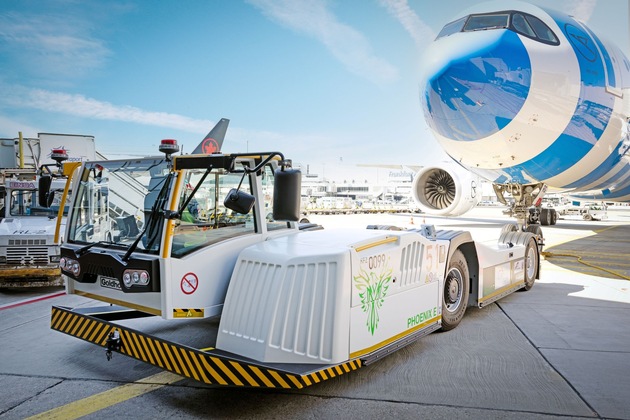 EcoTow: Fraport nimmt vollelektrische Flugzeugschlepper für Großflugzeuge in Betrieb