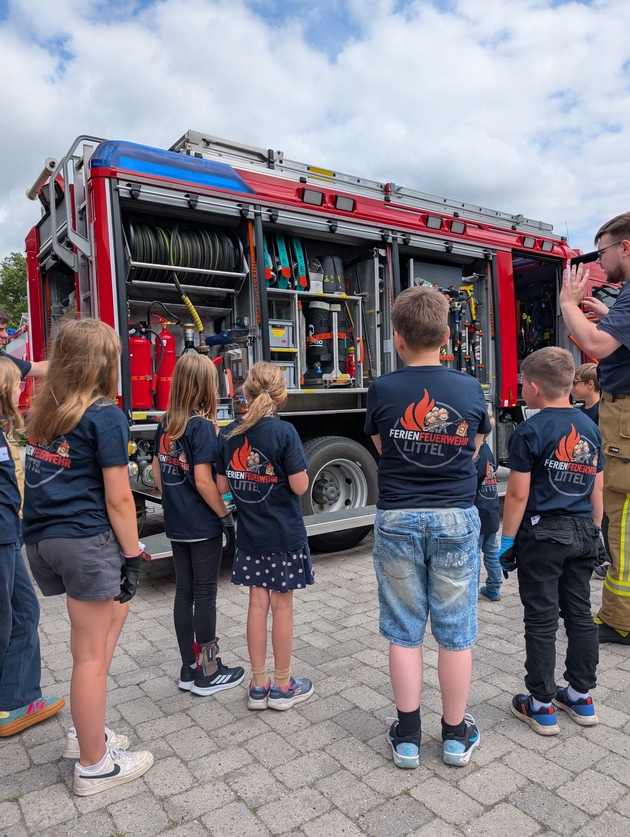 FW-OLL: Aktion "Ferienfeuerwehr" in Littel ein voller Erfolg: 21 Kinder erleben spannende 24-StundenSchicht