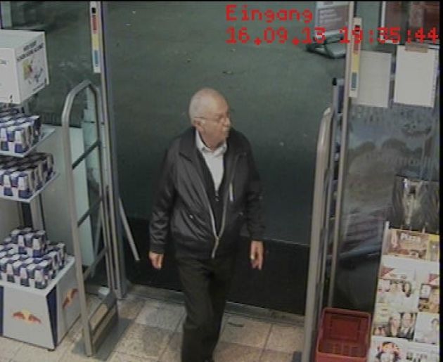 POL-D: Pressebericht Polizeipräsidium Duisburg - Wer kennt den Mann auf den Bildern der Überwachungskamera?