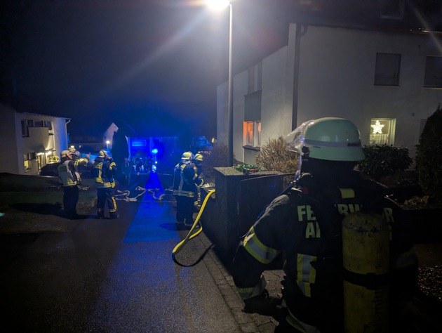 FW-AR: Wohnung nach Küchenbrand nicht mehr bewohnbar