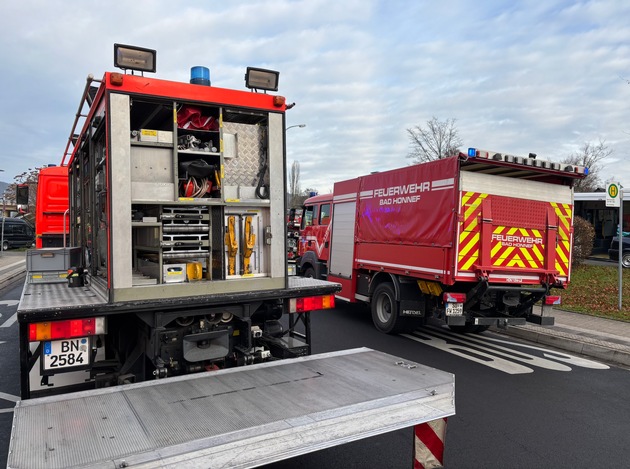 FW Bad Honnef: Person unter Zug eingeklemmt - erfolgreiche Rettung im Bahnhof Bad Honnef