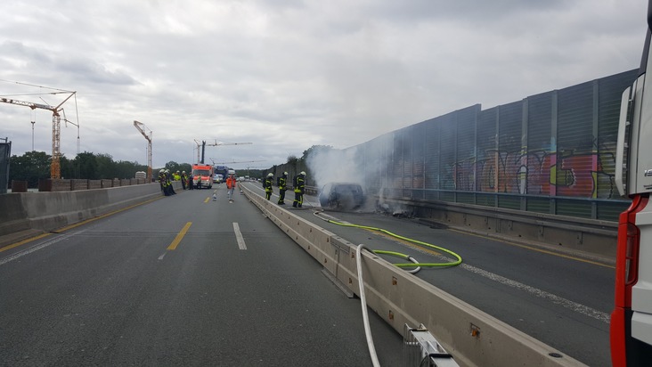 FW-RE: PKW-Brand auf der BAB 43 - massive Probleme mit der Rettungsgasse in der Autobahnbaustelle