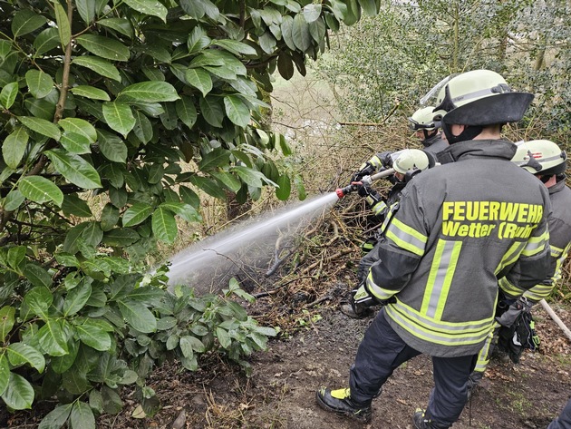 FW-EN: Wetter - Feuerwehr auch am Samstag zweimal im Einsatz