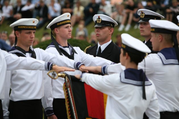 Deutsche Marine: Pressetermin - Vereidigung von 255 Marine-Offizieranwärtern im &quot;Roten Schloss am Meer&quot;