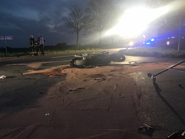 Feuerwehr Weeze: Schwerer Verkehrsunfall mit Todesfolge